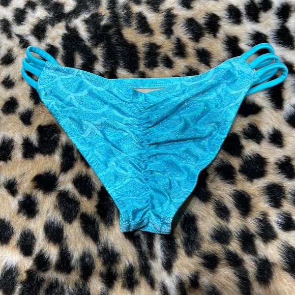 Bathing Suit - Picture 4 of 6